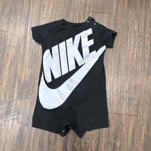 🔥 NIKE Futura Romper black white 🤍🖤 Baby 12 months